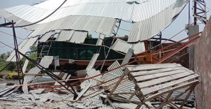 ঝড়ে ক্ষতিগ্রস্থ