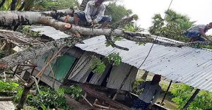 ঝড়ে ক্ষতিগ্রস্থ.jpg 3
