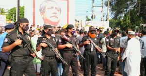 যশোরে বঙ্গবন্ধু ম্যুরালে শ্রদ্ধা জানাতে মানুষের ঢল 5 যশোরে জাতির পিতার প্রতি শ্রদ্ধা 02