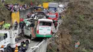 কলম্বিয়ায় ভয়াবহ বাস দুর্ঘটনা, ২০ নিহত 1 8e3f0f4eac50ba07a4316b059de3e7ab 634b9037d8bdf