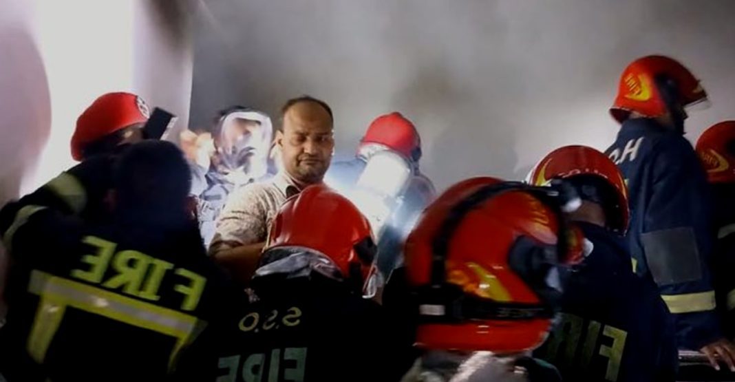 হাতিরপুলের ৬ তলা ভবনে আগুন নিয়ন্ত্রণে