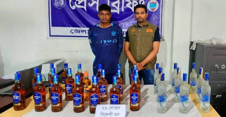 বেনাপোলে ২৯ বোতল বিদেশি মদসহ আটক ১