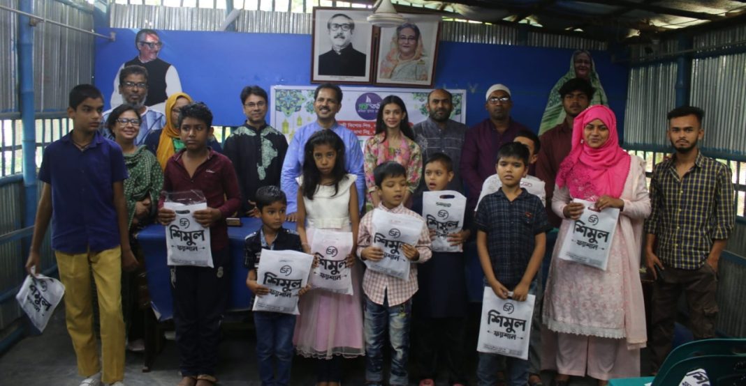 স্বপ্নতরী যশোর ও নৃত্য শিল্পী রূপকথার আয়োজনে বিশেষ চাহিদাসম্পন্ন শিশু দের মাঝে নতুন ঈদ পোশাক বিতরন