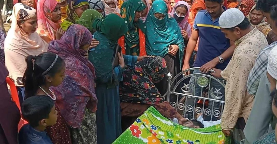 বেইলি রোডের অগ্নিকাণ্ডে যশোরের রকি নিহত; মায়ের কোলে ফিরল নিথর দেহ