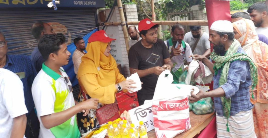 যশোরে গরীবের সুপার শপ: 165 টাকায় 7 প্রকারের খাদ্য দ্রব্য!