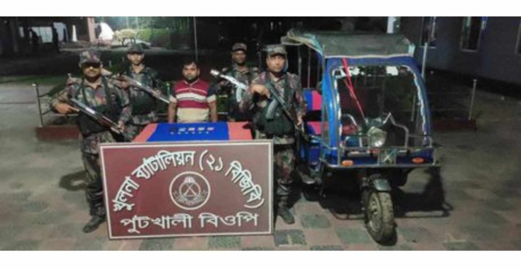 যশোরে স্বর্ণ পাচারকারী আটক, পায়ূপথে পাওয়া গেল ৬টি স্বর্ণবার