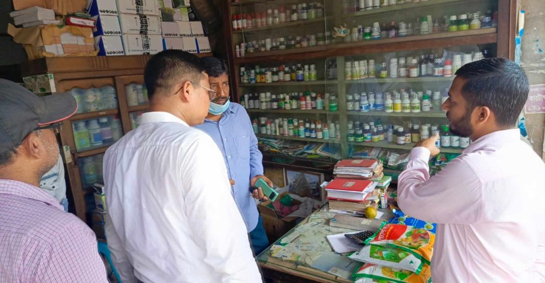 চৌগাছায় ভ্রাম্যমান আদালতে দুই ব্যবসায়ীর জরিমানা; বিপুল পরিমান কলা ও কলা পাকানো নিষিদ্ধ ওষুধ বিনষ্ট