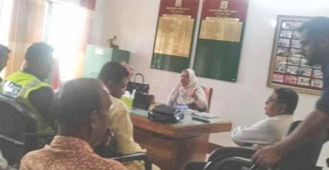 যশোরের তালবাড়িয়া ডিগ্রী কলেজের উপাধ্যক্ষ জিয়া হায়দারের ঔদ্ধত্যপূর্ণ আচারণে অতিষ্ঠ সাধারণ শিক্ষক-কর্মচারিরা