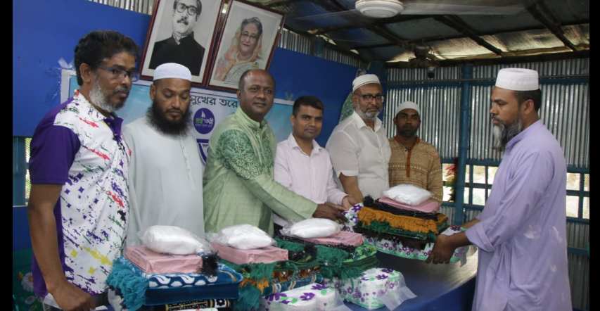 স্বপ্নতরী যশোরের উদ্দ্যোগে এতিমখানা ও মাদরাসায় নামাজের সামগ্রী বিতরণ