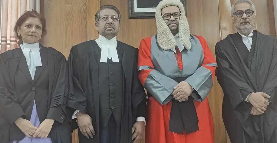 সুপ্রিম কোর্টের আপিল বিভাগে নতুন তিন বিচারপতি শপথ গ্রহণ করেছেন
