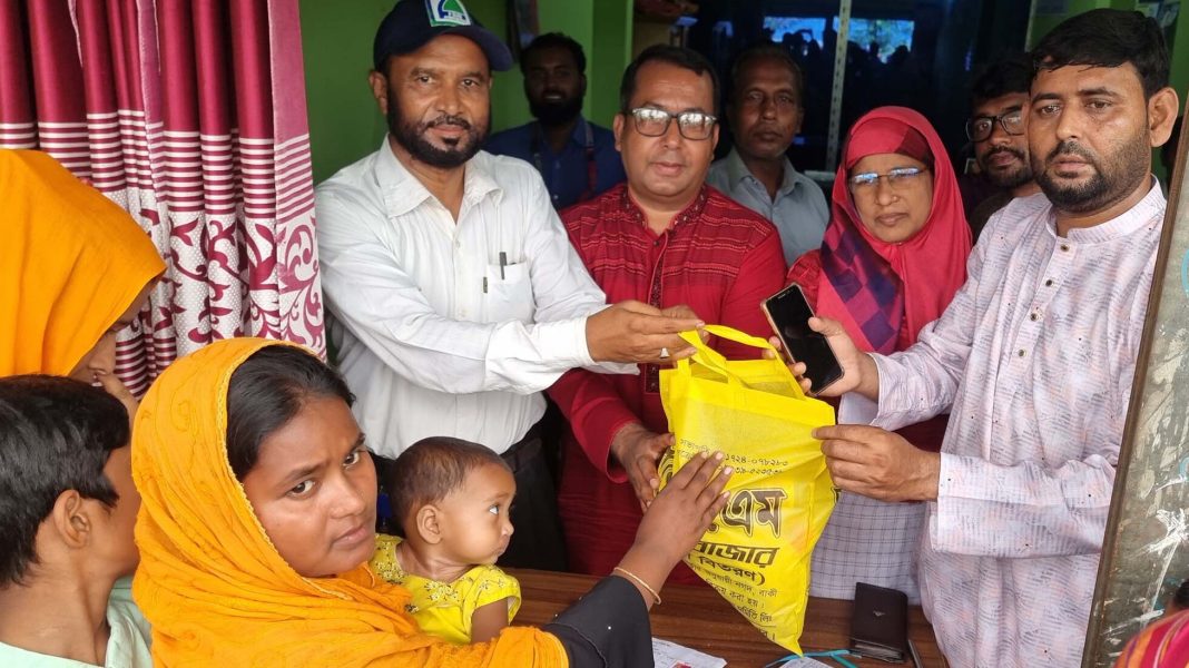 কেশবপুরের খোপদহি আইপিএম কৃষি সমবায় সমিতির উদ্যোগে ঈদ সামগ্রী বিতরণ