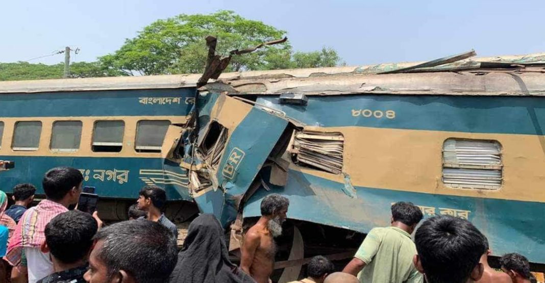 গাজীপুরে ট্রেনের মুখোমুখি সংঘর্ষ; লাইনচ্যুত ৫ বগি