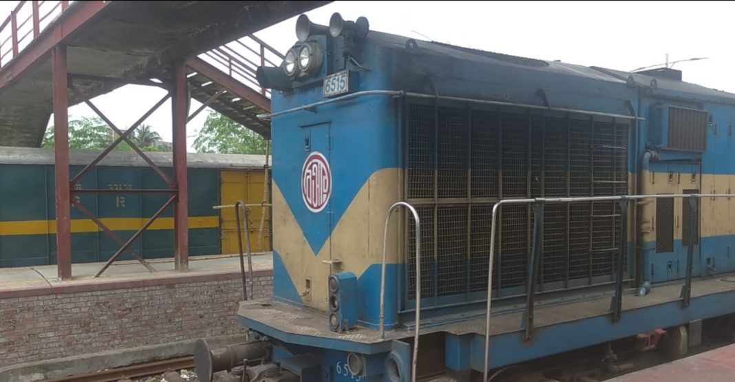 মোংলার উদ্দেশ্যে বেনাপোল জংশন থেকে ৬০০ যাত্রী নিয়ে যাত্রা শুরু করলো ট্রেন