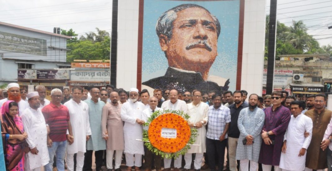 আওয়ামী লীগের ৭৫তম প্রতিষ্ঠাবার্ষিকীতে যশোরে বঙ্গবন্ধু ম্যুরালে শ্রদ্ধা নিবেদন