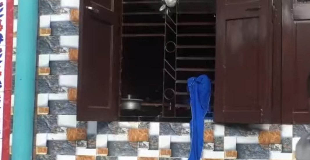 যশোরে গভীর রাতে গ্রিল কেটে ঘরে ঢুকে প্রবাসীর স্ত্রীকে ছুরিকাঘাতে হত্যা, মেয়ে আহত