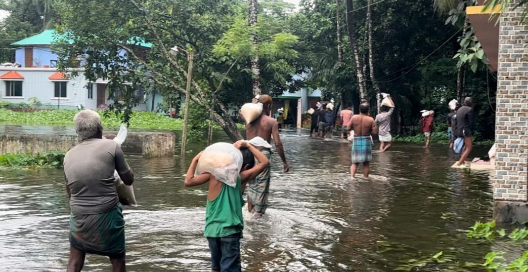 নোয়াখালীতে তারেক রহমানের পক্ষ থেকে ত্রাণ বিতরণ