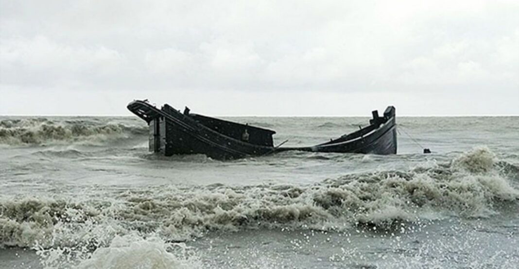 মেঘনায় ১০ ট্রলার ডুবি: ৫ ট্রলারসহ এখনো নিখোঁজ-২৮