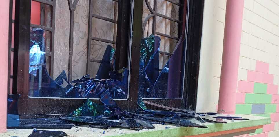 নোয়াখালীতে ত্রাণ দিতে আসায় ব্যবসায়ীর বাড়িতে হামলা-ভাংচুর