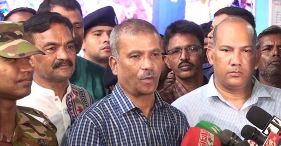 রাজনৈতিক দলের ফাঁদে পা দিবেন না: আইন উপদেষ্টা