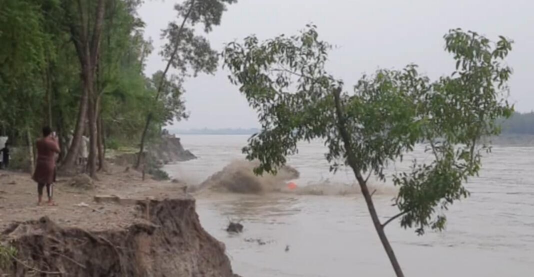 ছোট ফেনী নদীতে নৌকা উল্টে নরসুন্দর নিখোঁজ