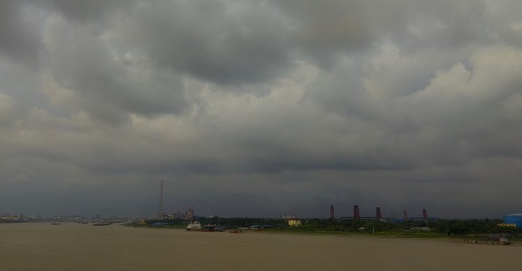দেশের ১৩ অঞ্চলে ঝোড়ো হাওয়াসহ বজ্রসহ বৃষ্টির সম্ভাবনা